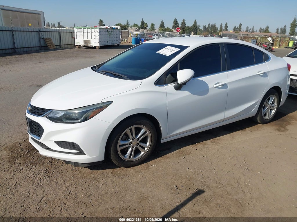 2018 Chevrolet Cruze LT Auto photo 2