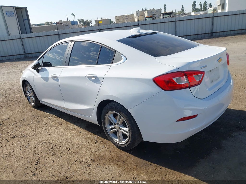 2018 Chevrolet Cruze LT Auto photo 3