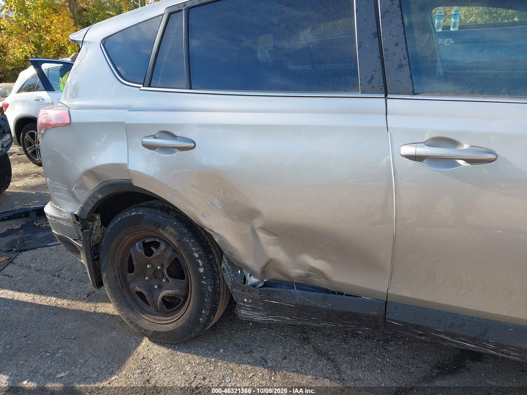 2018 Toyota RAV4 LE photo 6