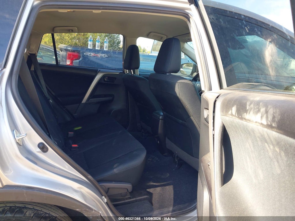 2018 Toyota RAV4 LE photo 8