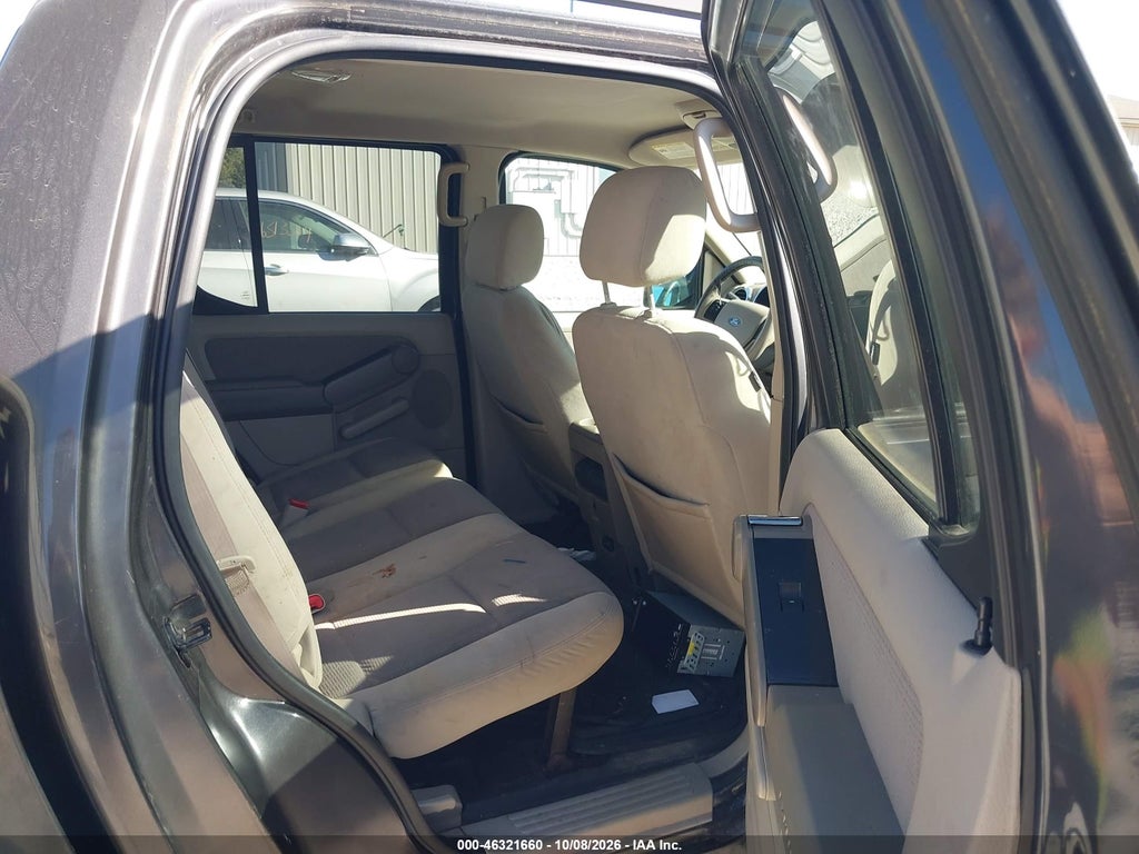 2007 Ford Explorer Sport Trac XLT photo 8
