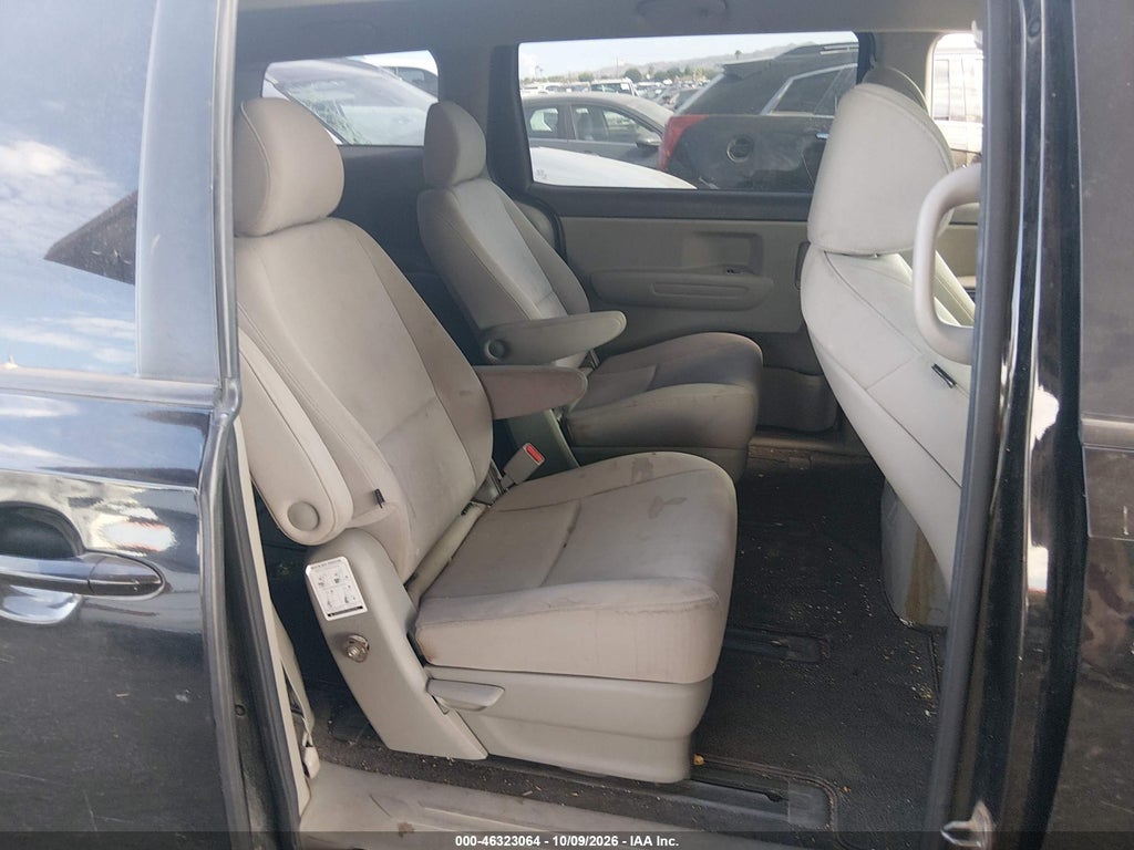 2015 Kia Sedona LX photo 8