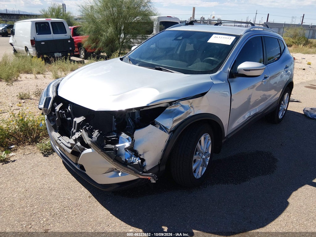 2020 Nissan Rogue Sport SV FWD Xtronic CVT photo 2
