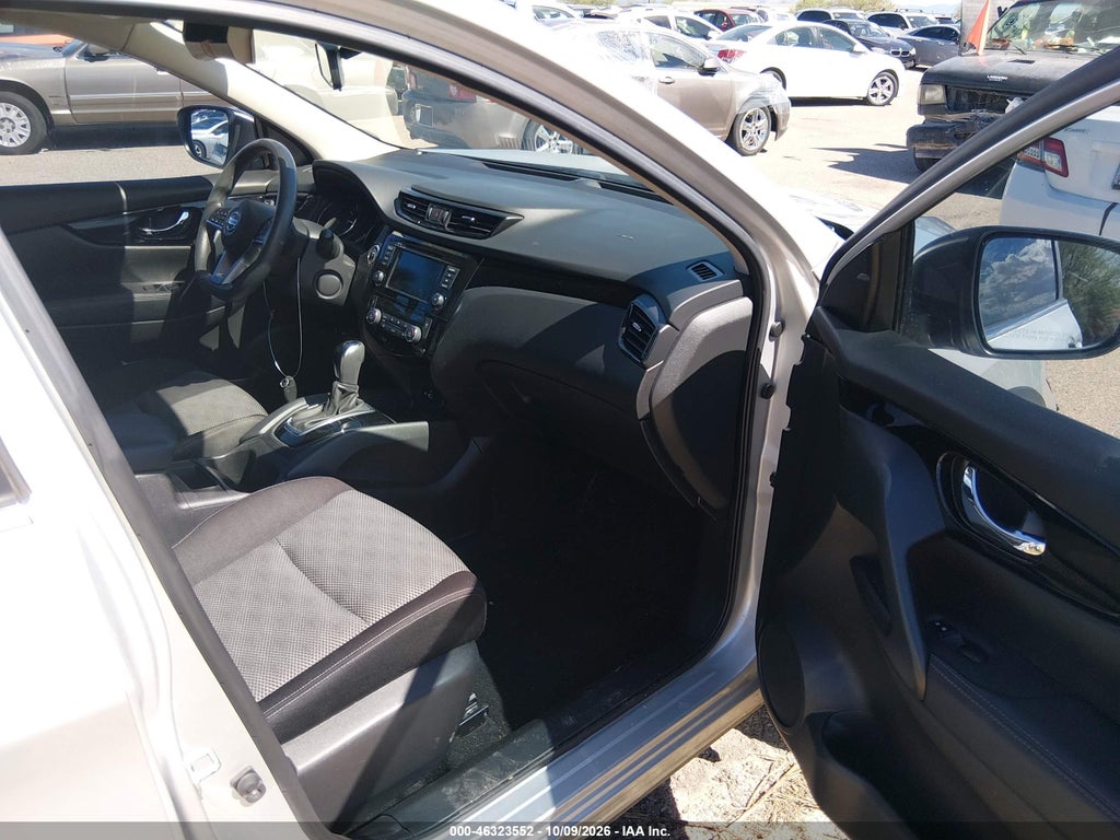 2020 Nissan Rogue Sport SV FWD Xtronic CVT photo 5