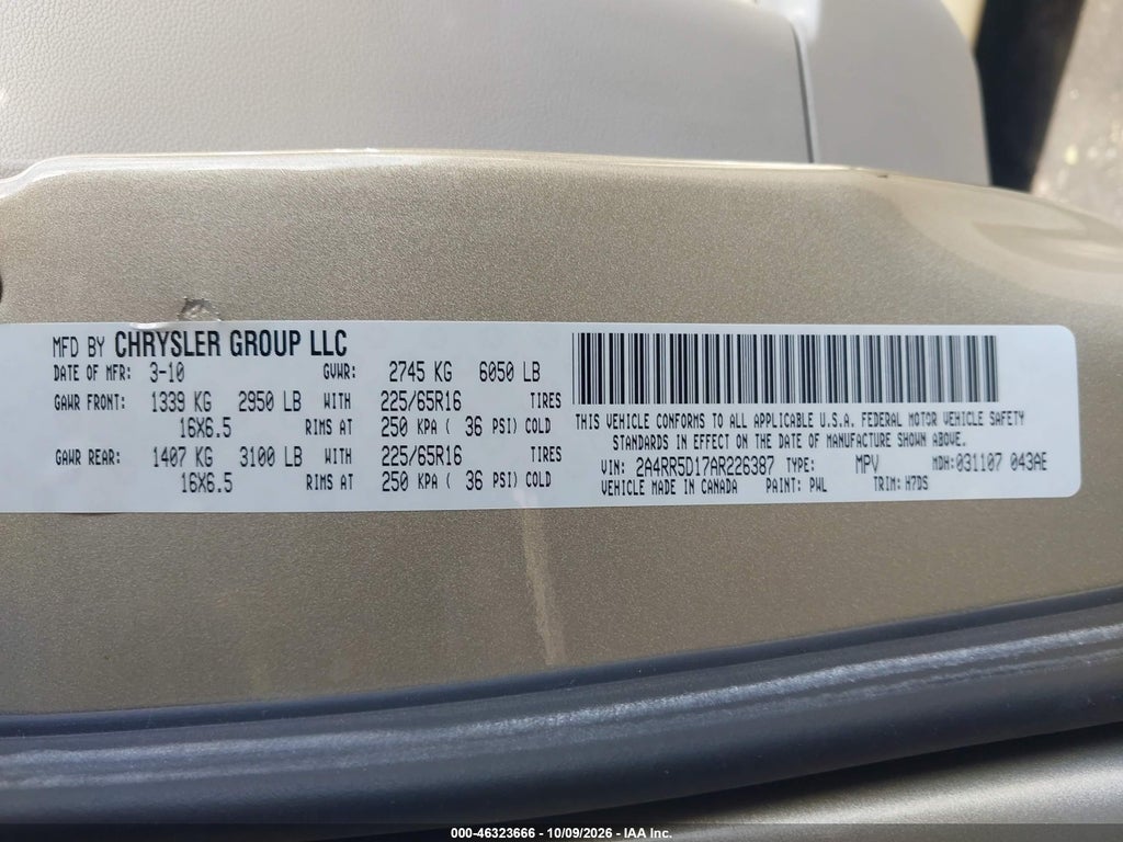 2010 Chrysler Town & Country Touring photo 9