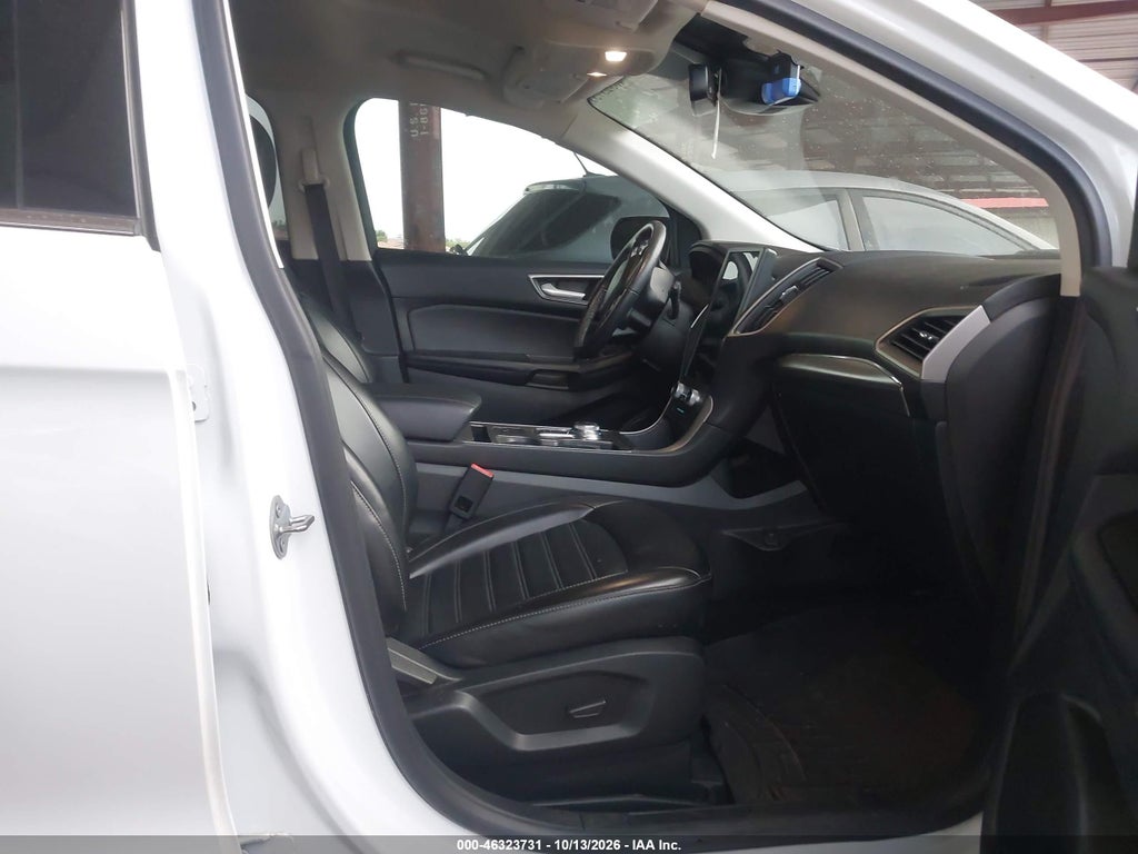 2022 Ford Edge SEL photo 5