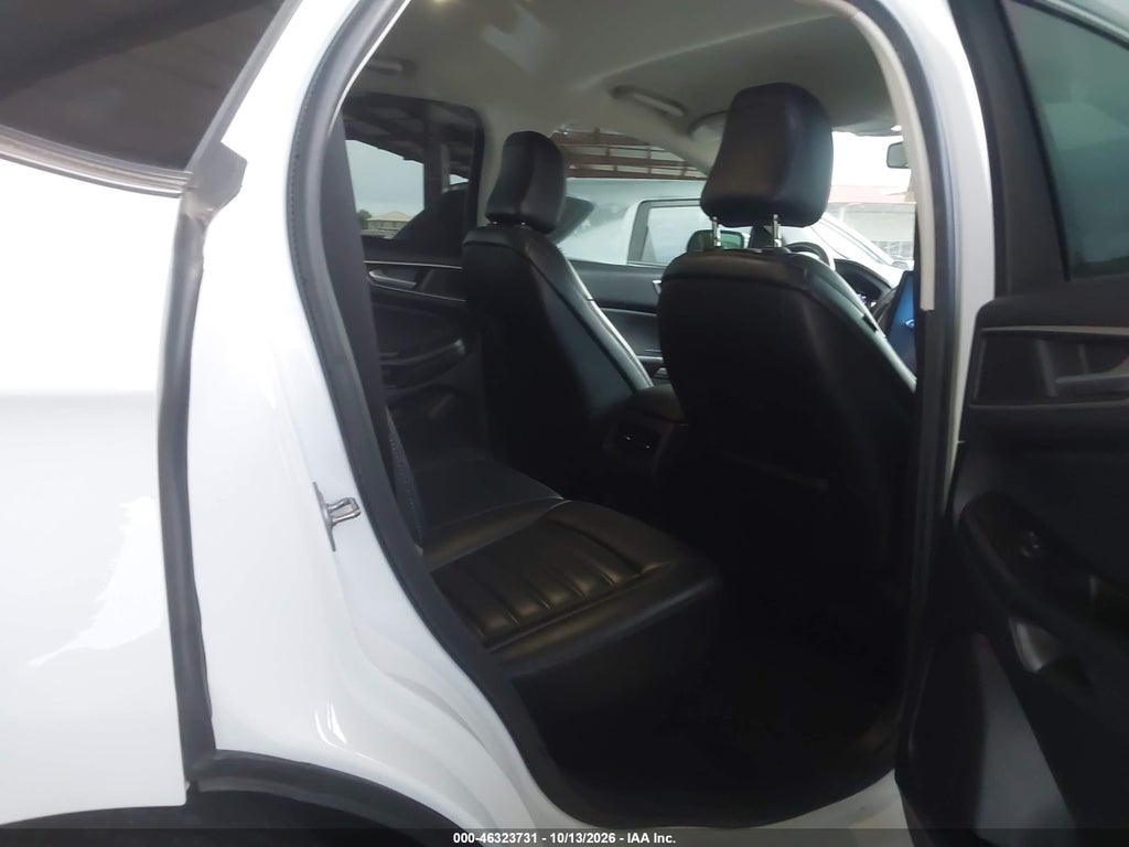 2022 Ford Edge SEL photo 8