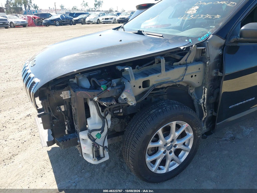 2017 Jeep Cherokee Sport FWD photo 6