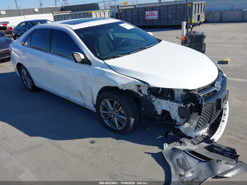 2017 Toyota Camry SE photo 1