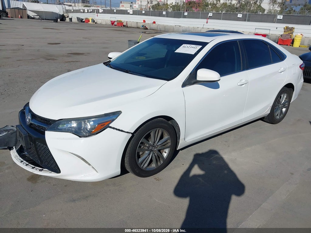 2017 Toyota Camry SE photo 2