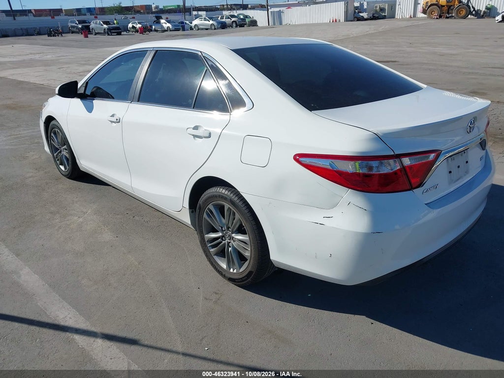 2017 Toyota Camry SE photo 3