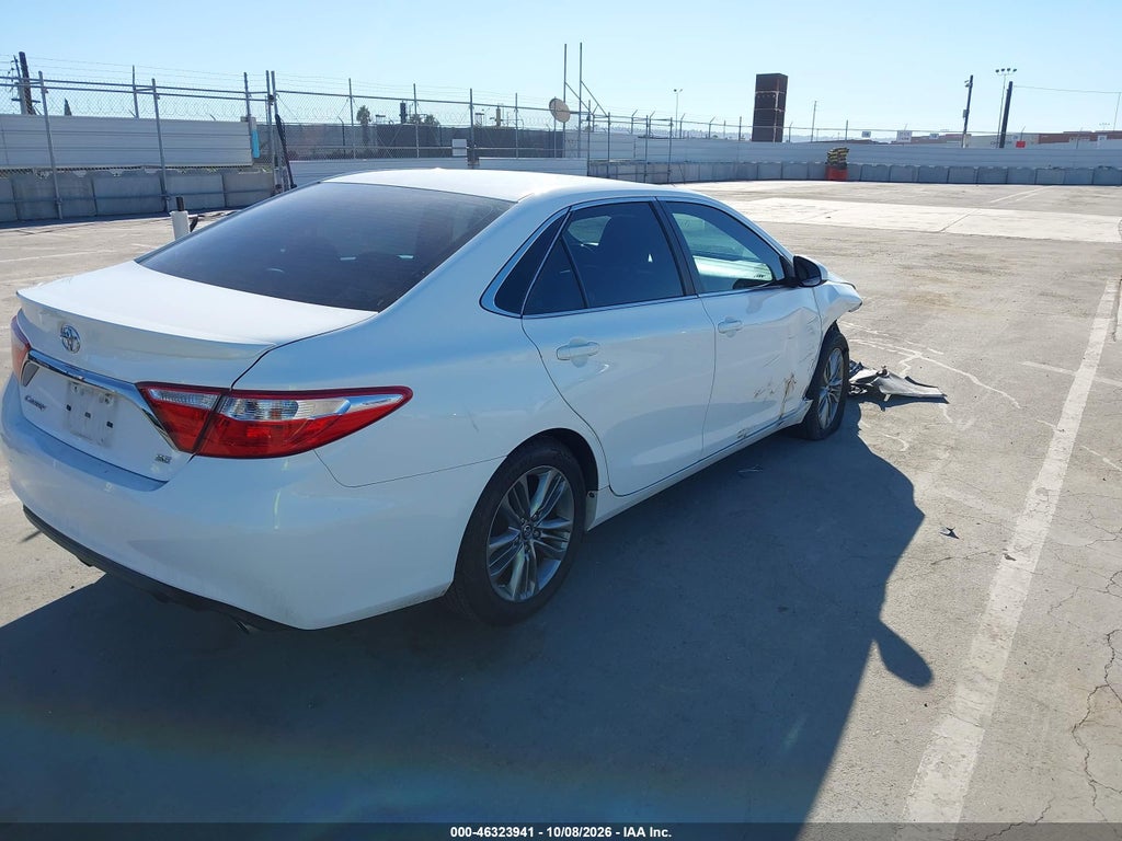 2017 Toyota Camry SE photo 4