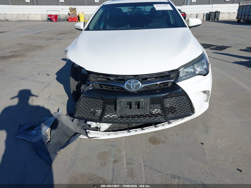 2017 Toyota Camry SE photo 6