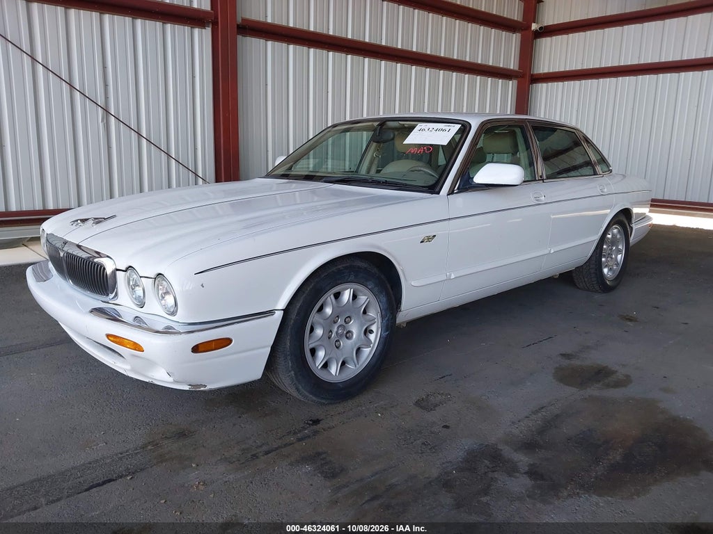 1998 Jaguar XJ8 photo 2