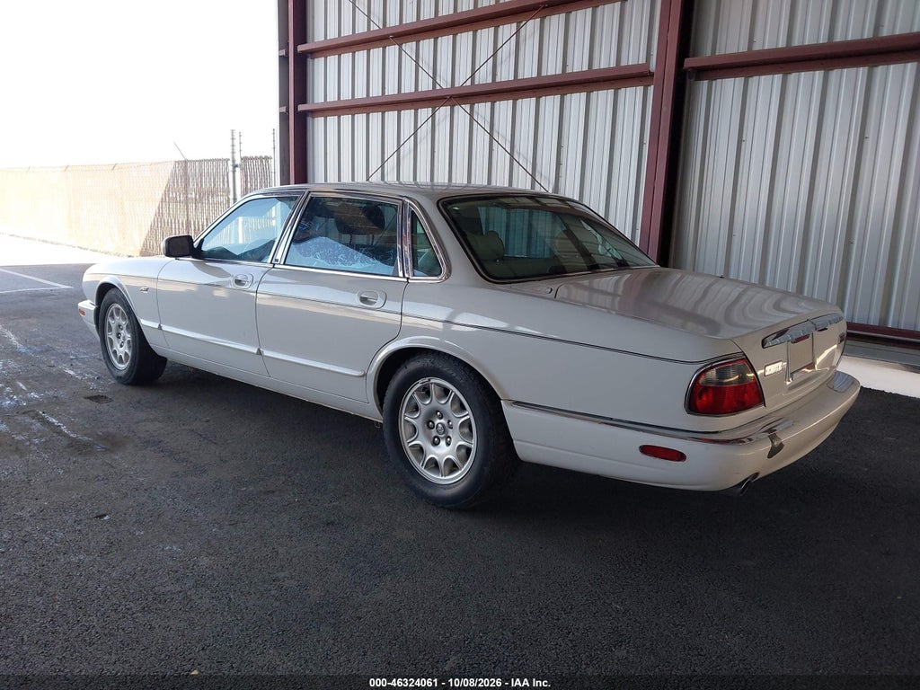 1998 Jaguar XJ8 photo 3