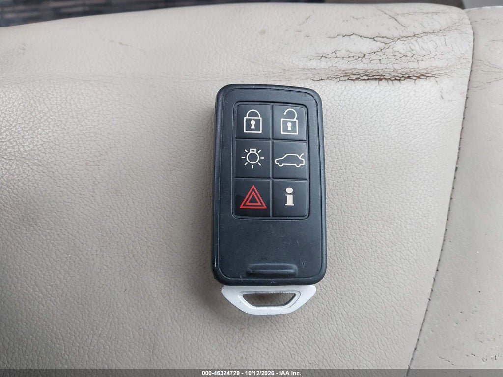 2015 Volvo XC60 T6 Premier Plus photo 11