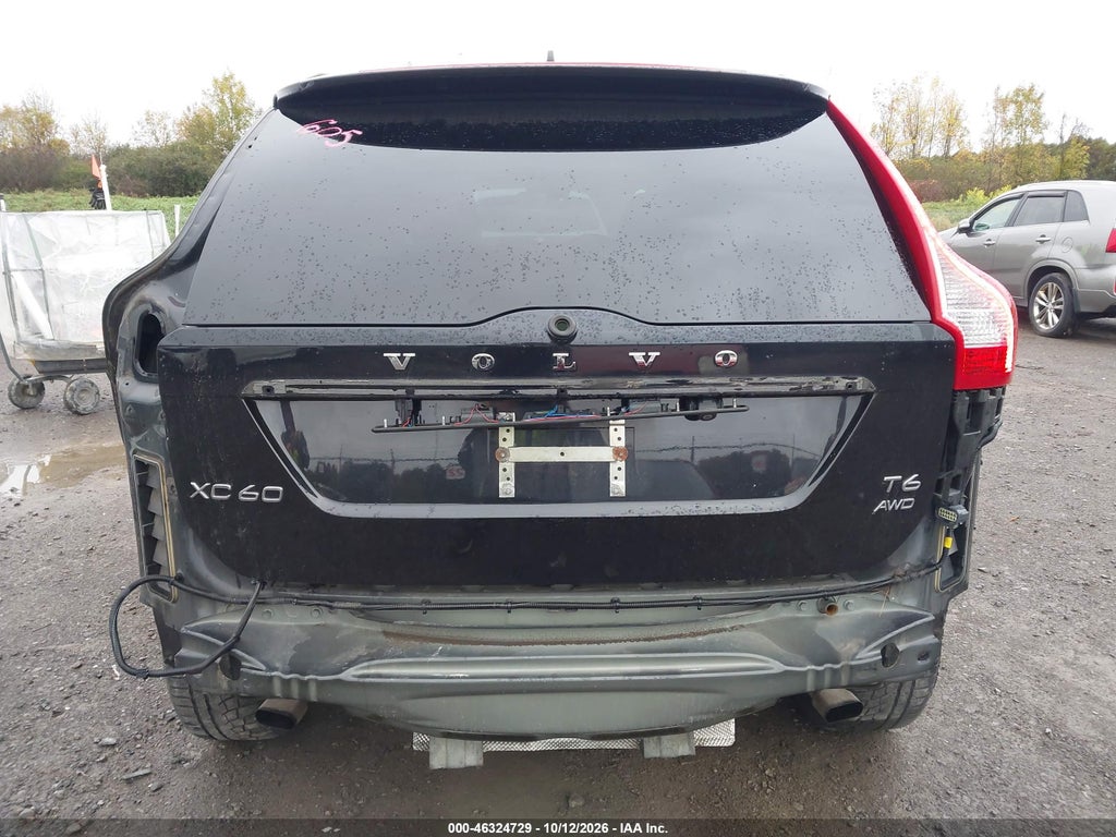2015 Volvo XC60 T6 Premier Plus photo 6