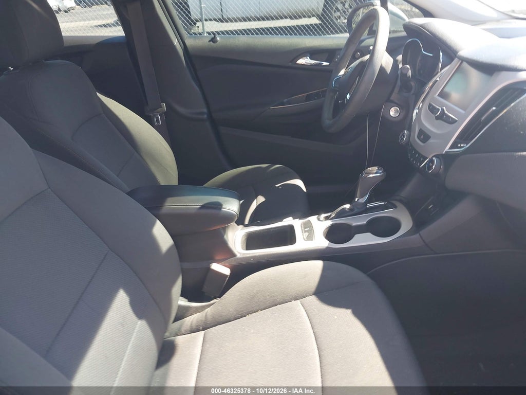 2017 Chevrolet Cruze LS Auto photo 5