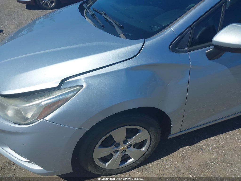 2017 Chevrolet Cruze LS Auto photo 6