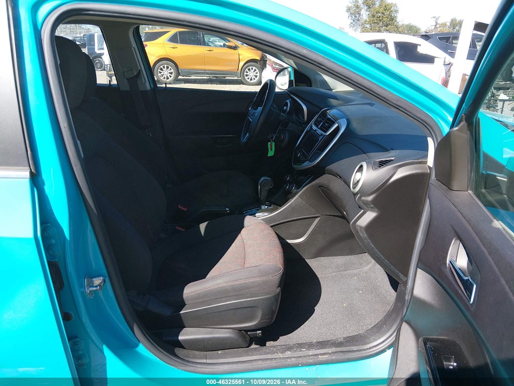 2020 Chevrolet Sonic FWD LT 5-Door photo 5