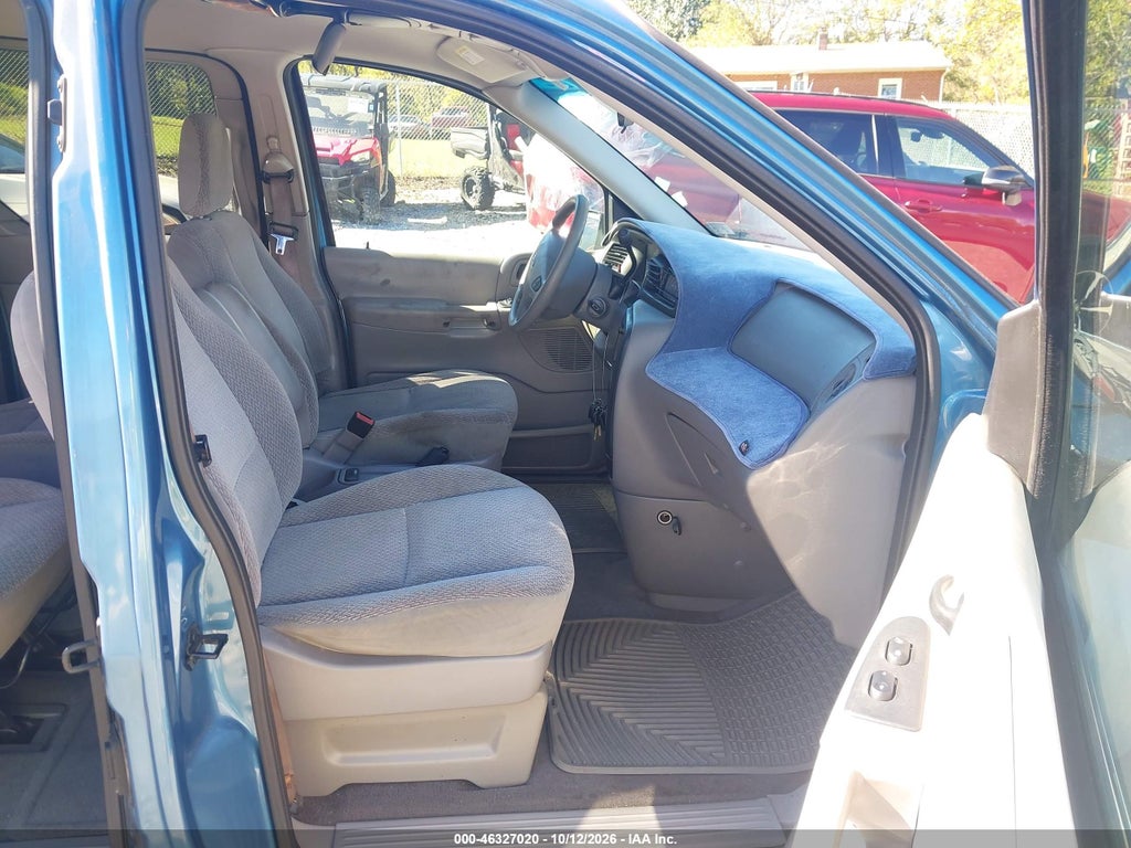 2003 Ford Windstar LX photo 5