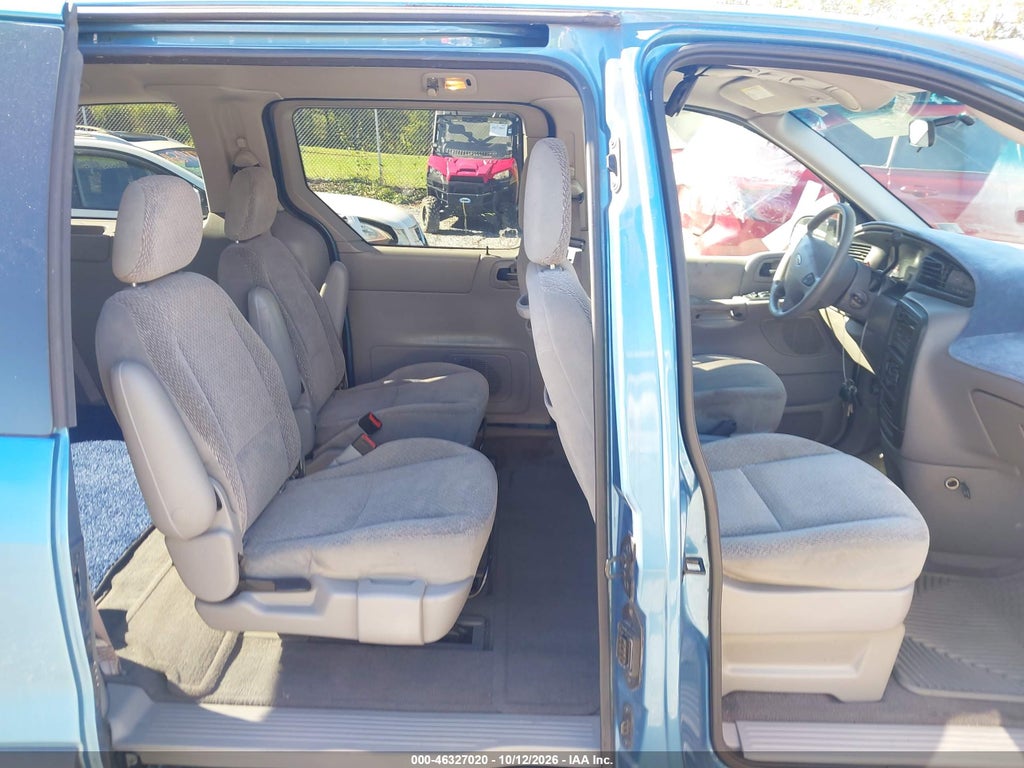 2003 Ford Windstar LX photo 8