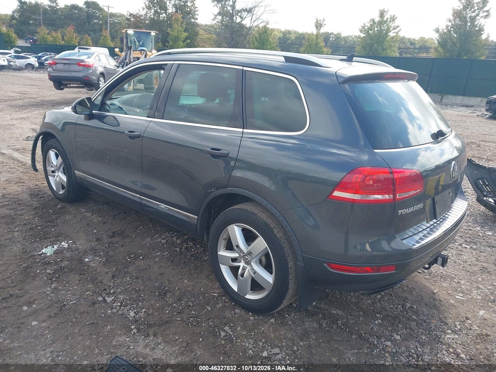 2012 Volkswagen Touareg VR6 LUX photo 3