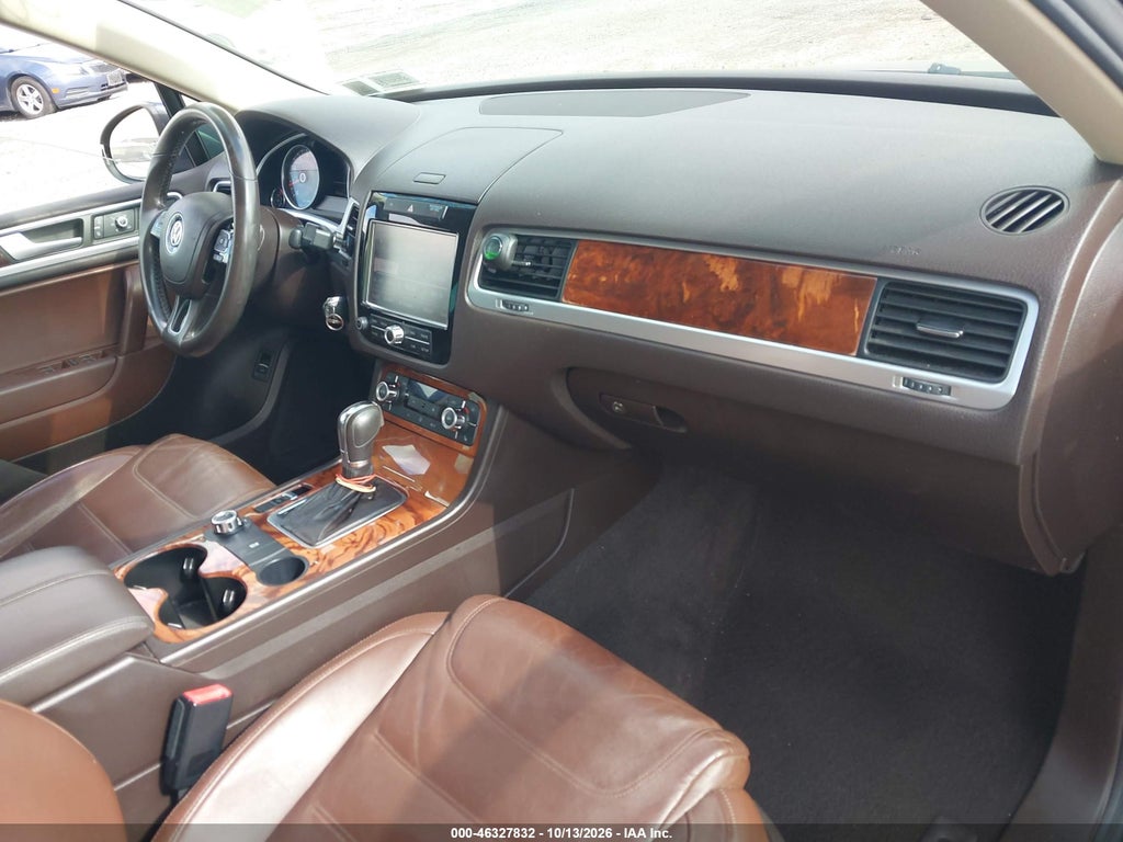 2012 Volkswagen Touareg VR6 LUX photo 5