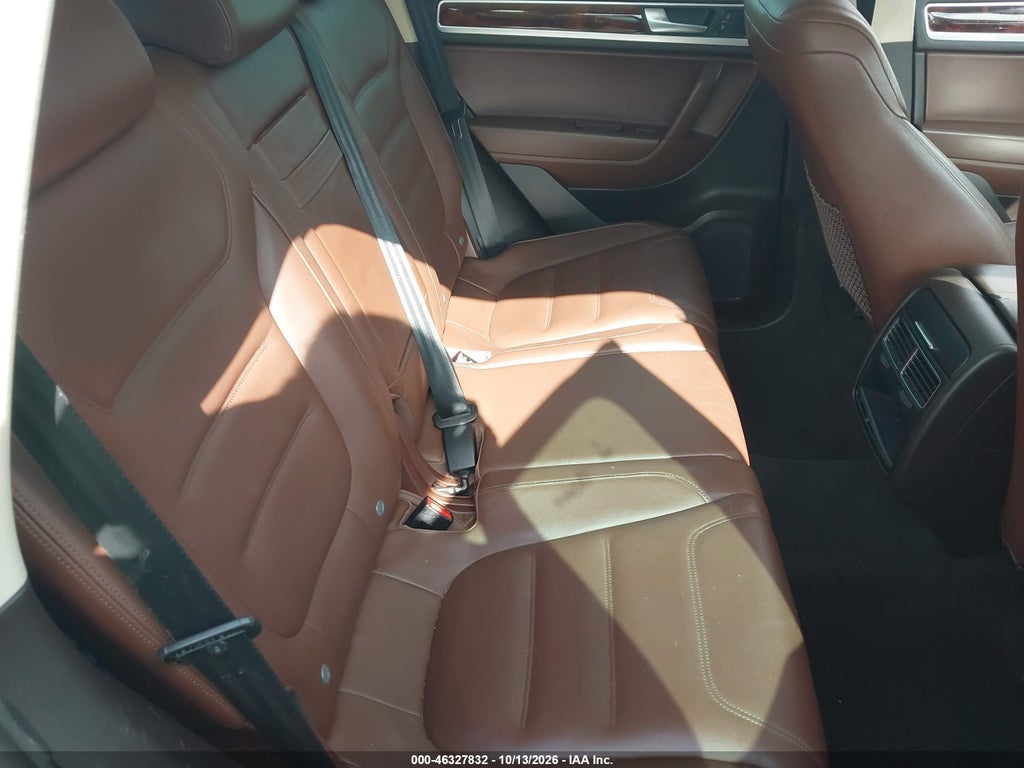 2012 Volkswagen Touareg VR6 LUX photo 8