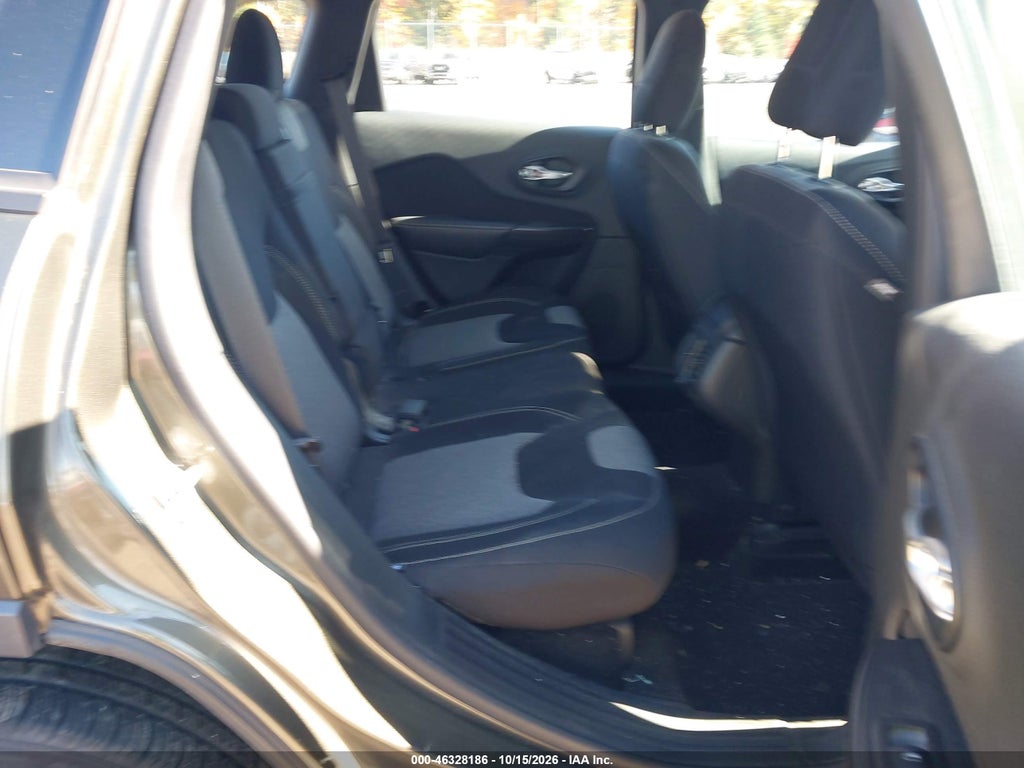 2014 Jeep Cherokee Sport photo 8