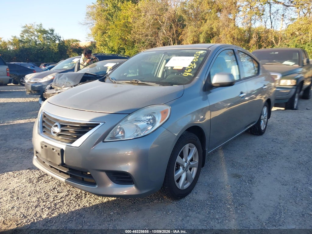 2014 Nissan Versa 1.6 SV photo 2