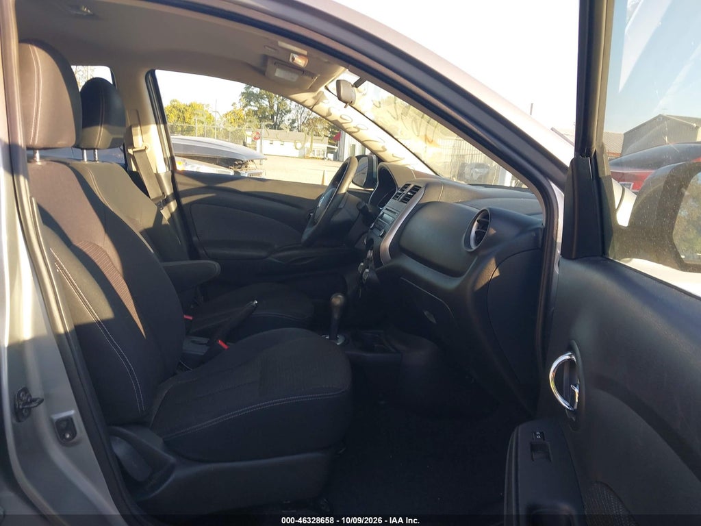 2014 Nissan Versa 1.6 SV photo 5