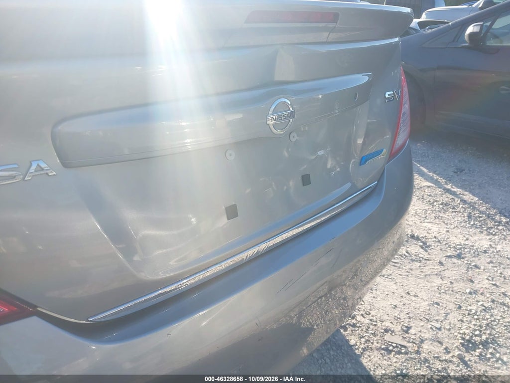 2014 Nissan Versa 1.6 SV photo 6