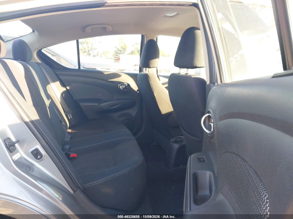 2014 Nissan Versa 1.6 SV photo 8