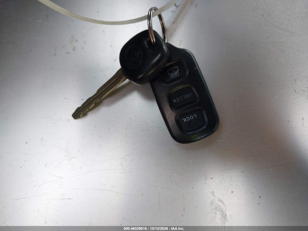 2002 Toyota Sequoia Limited V8 photo 11