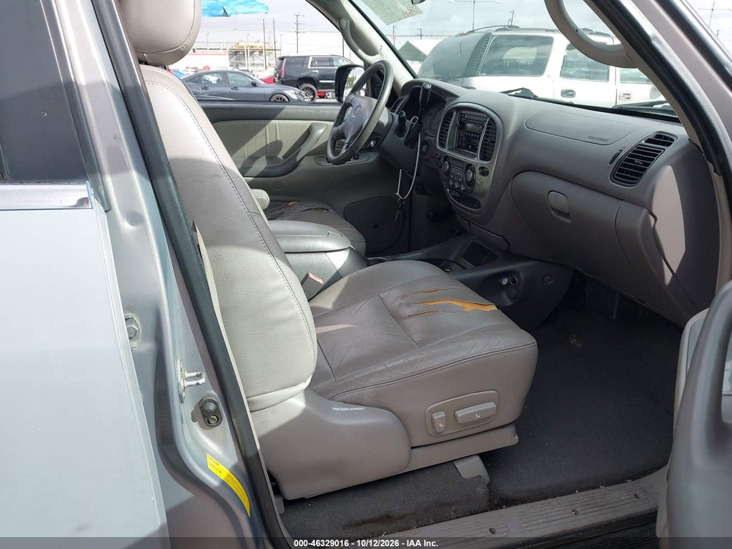 2002 Toyota Sequoia Limited V8 photo 5