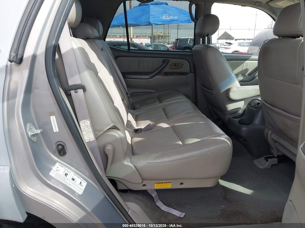 2002 Toyota Sequoia Limited V8 photo 8
