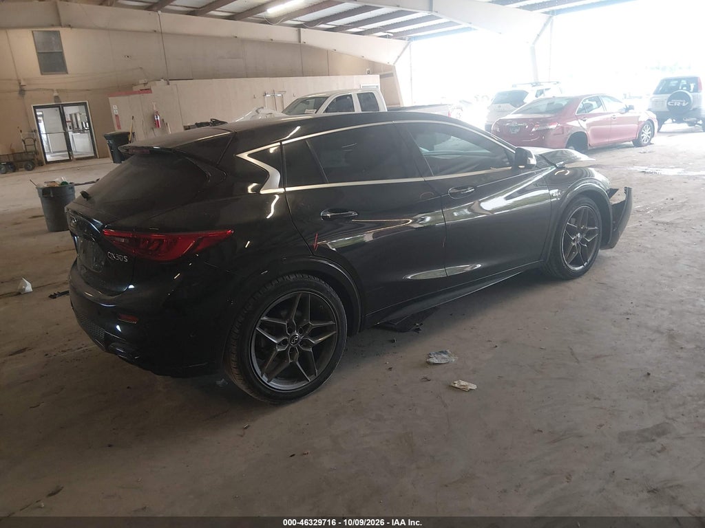 2017 Infiniti QX30 Sport photo 4