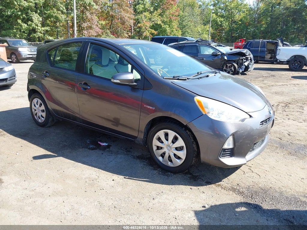 2013 Toyota Prius C One photo 1