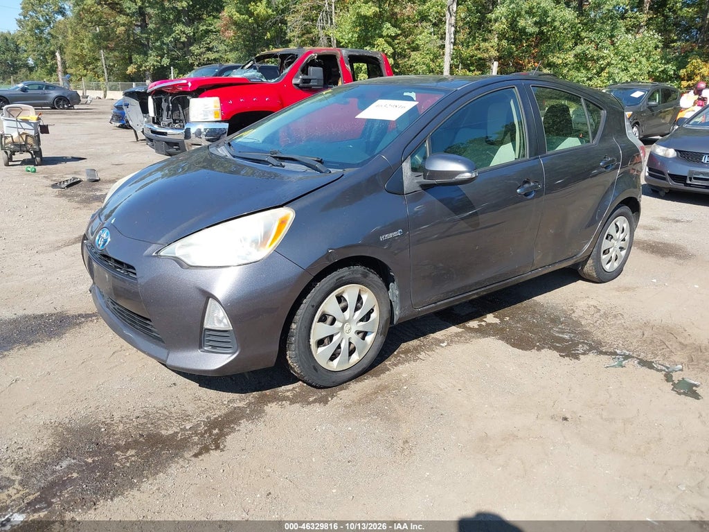 2013 Toyota Prius C One photo 2
