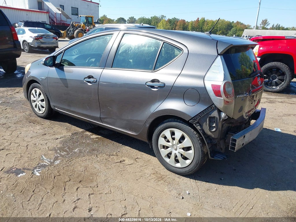 2013 Toyota Prius C One photo 3