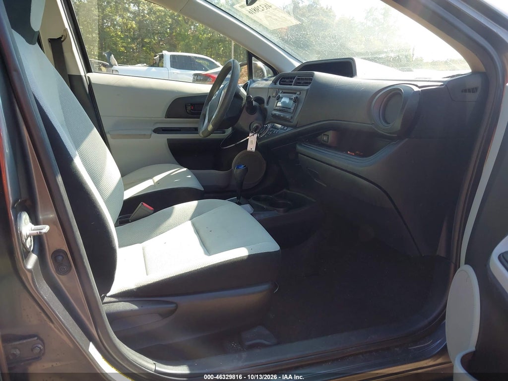2013 Toyota Prius C One photo 5