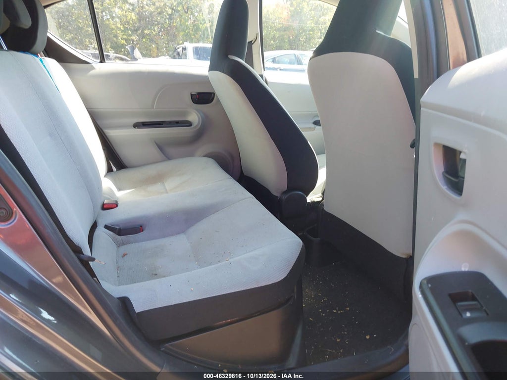 2013 Toyota Prius C One photo 8