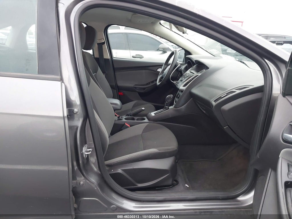 2014 Ford Focus SE photo 5
