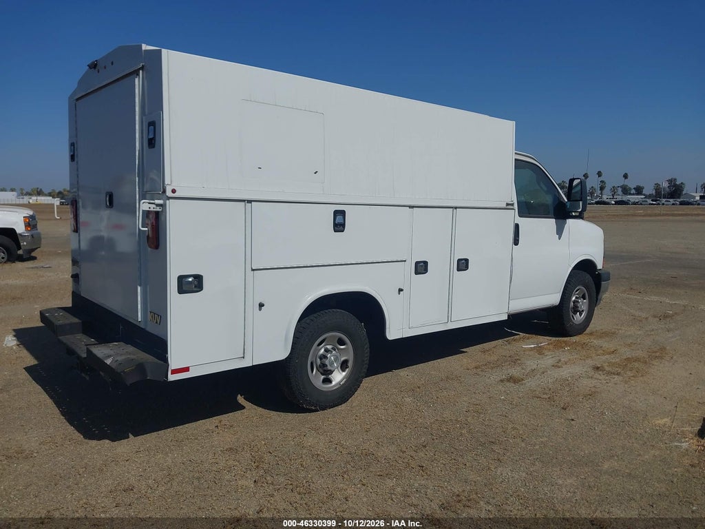 2022 Chevrolet Express Cutaway Work Van photo 4