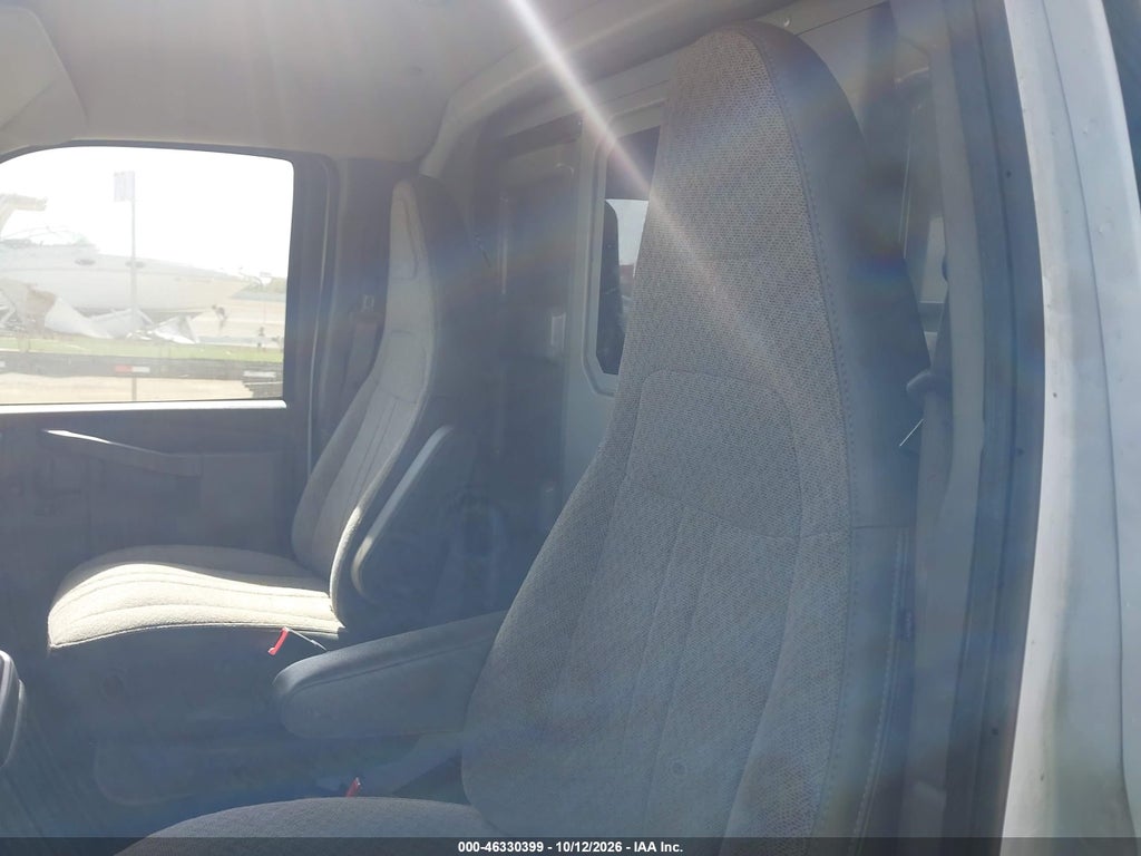 2022 Chevrolet Express Cutaway Work Van photo 7