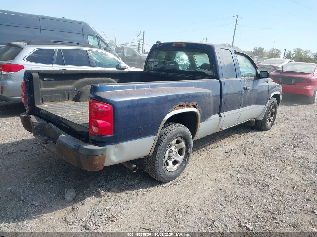 2005 Dodge Dakota ST photo 4
