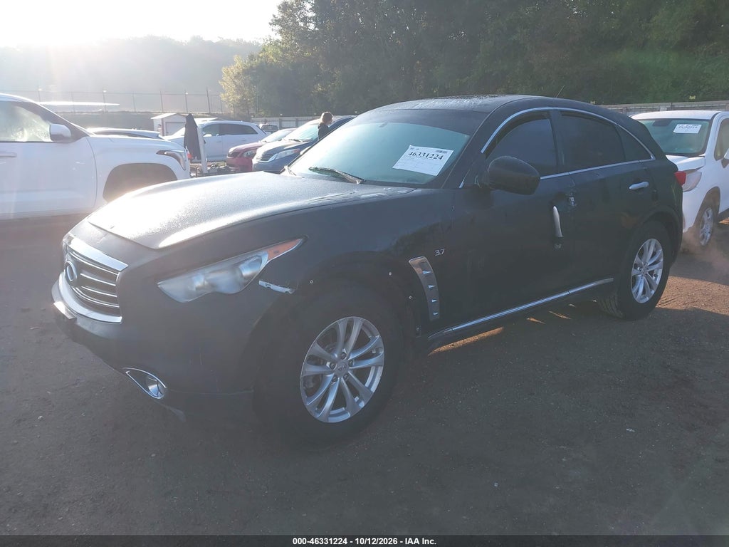2016 Infiniti QX70 photo 2