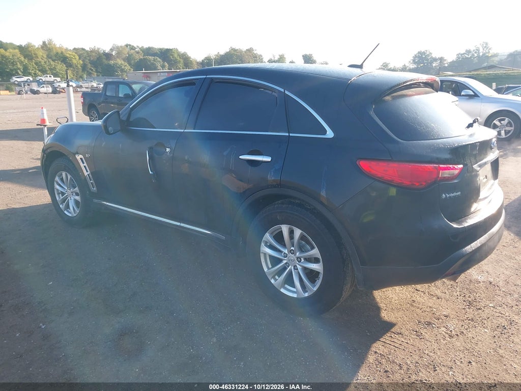 2016 Infiniti QX70 photo 3