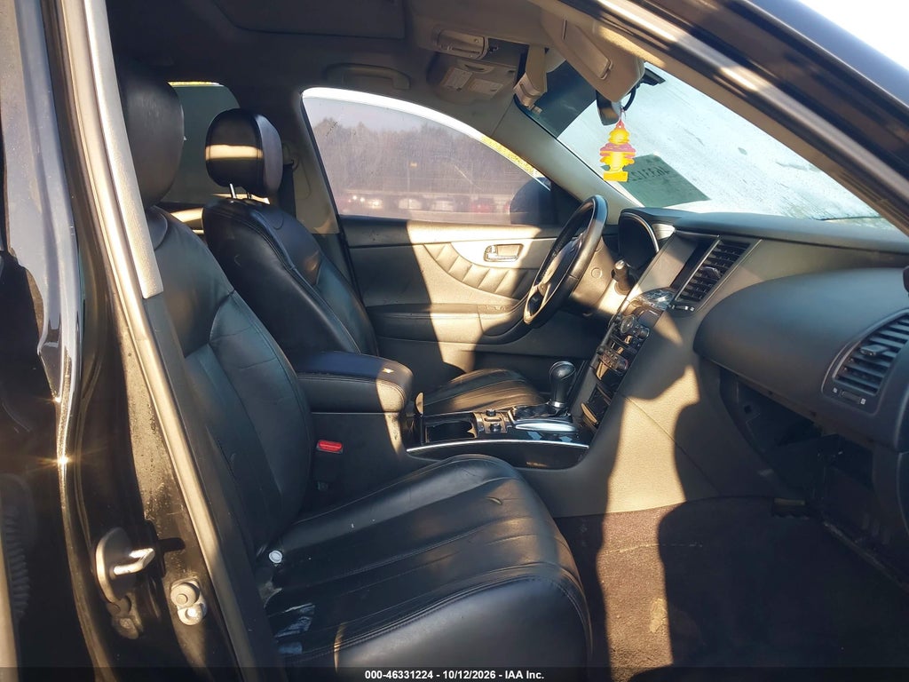 2016 Infiniti QX70 photo 5